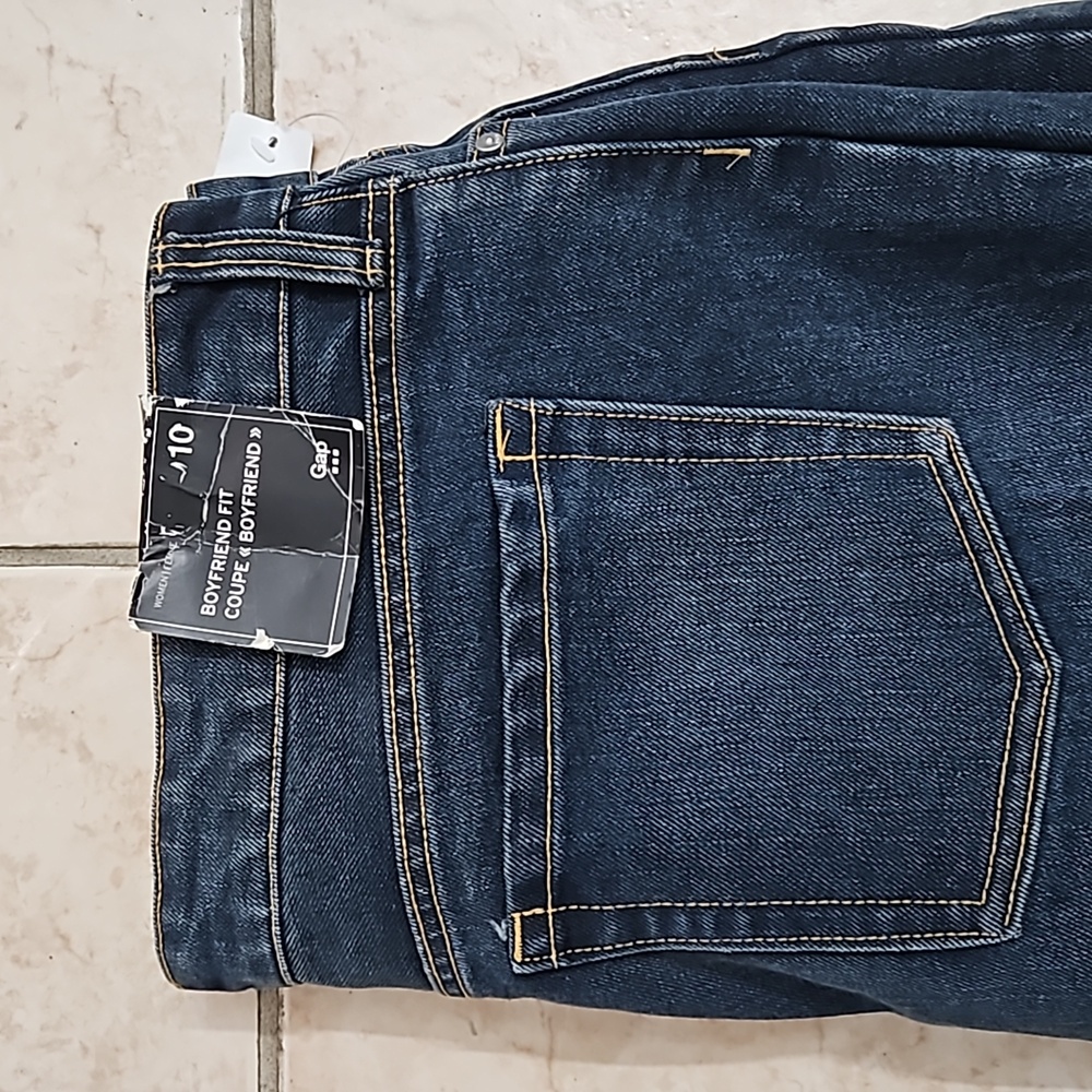 NWT! New/Never worn GAP Womens size 10 Boyfriend Cuffed Jeans in Indigo.